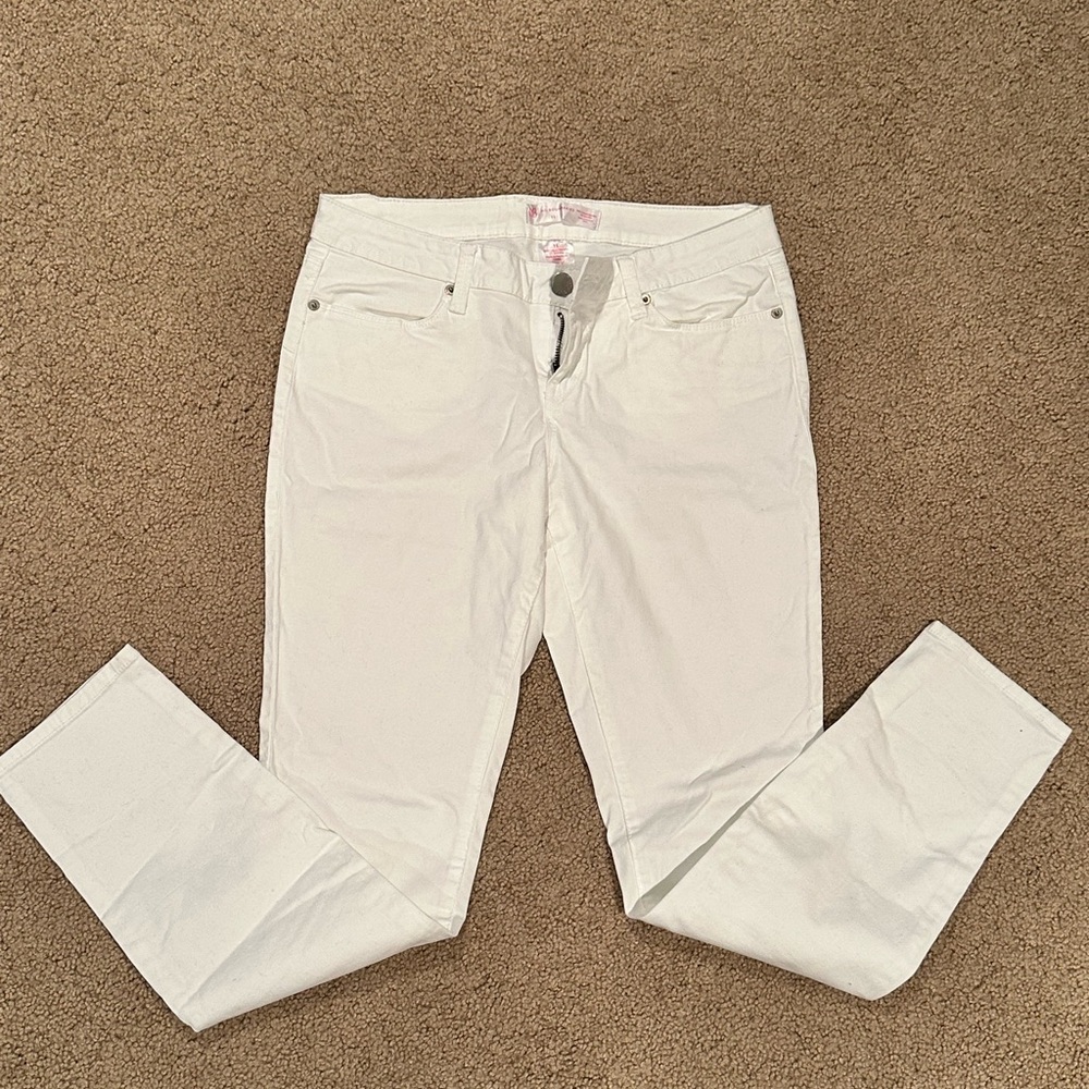 No Boundaries Women's Straight Leg White Jeans